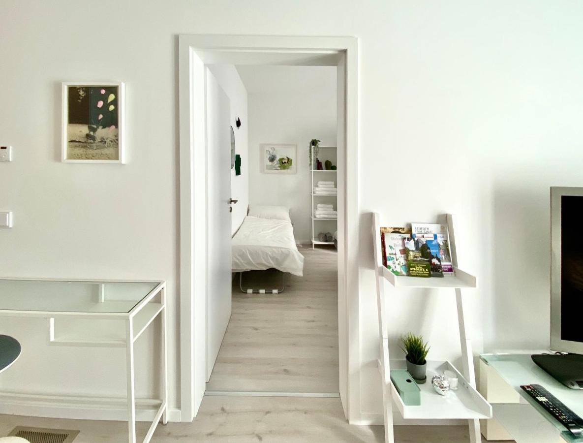 Modernes Apartment, Terrasse Und Garten Am Lilienthalpark Im Suedwesten Berlins Ngoại thất bức ảnh